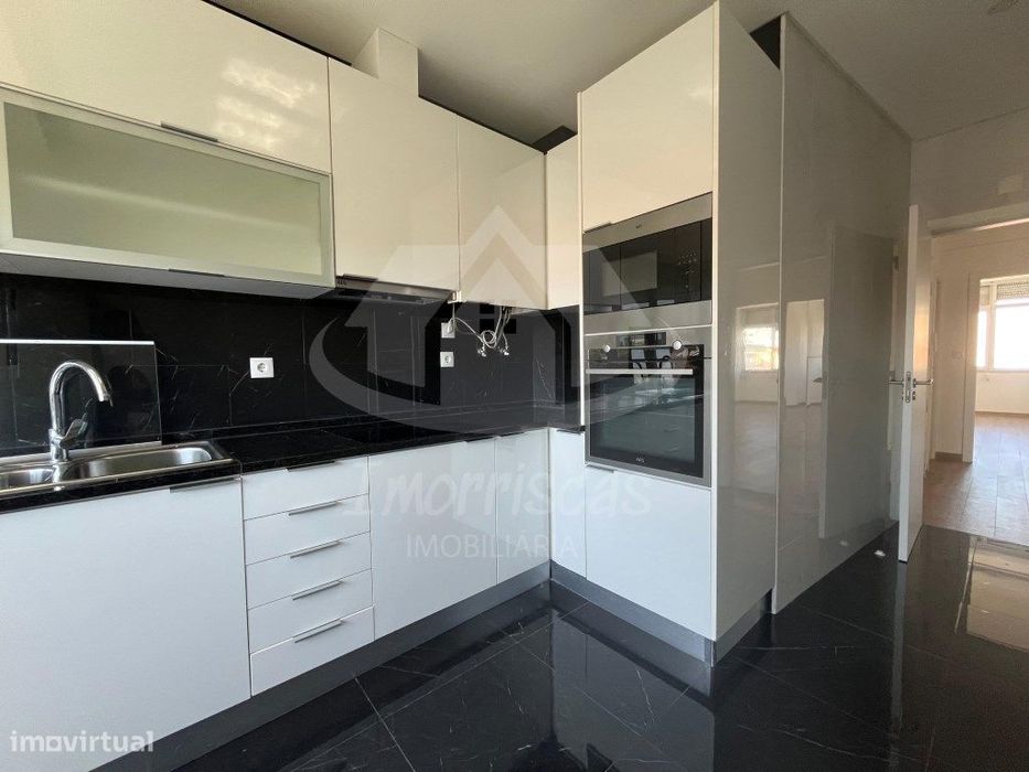 Apartamento T2 totalmente remodelado, localizado em Vialonga