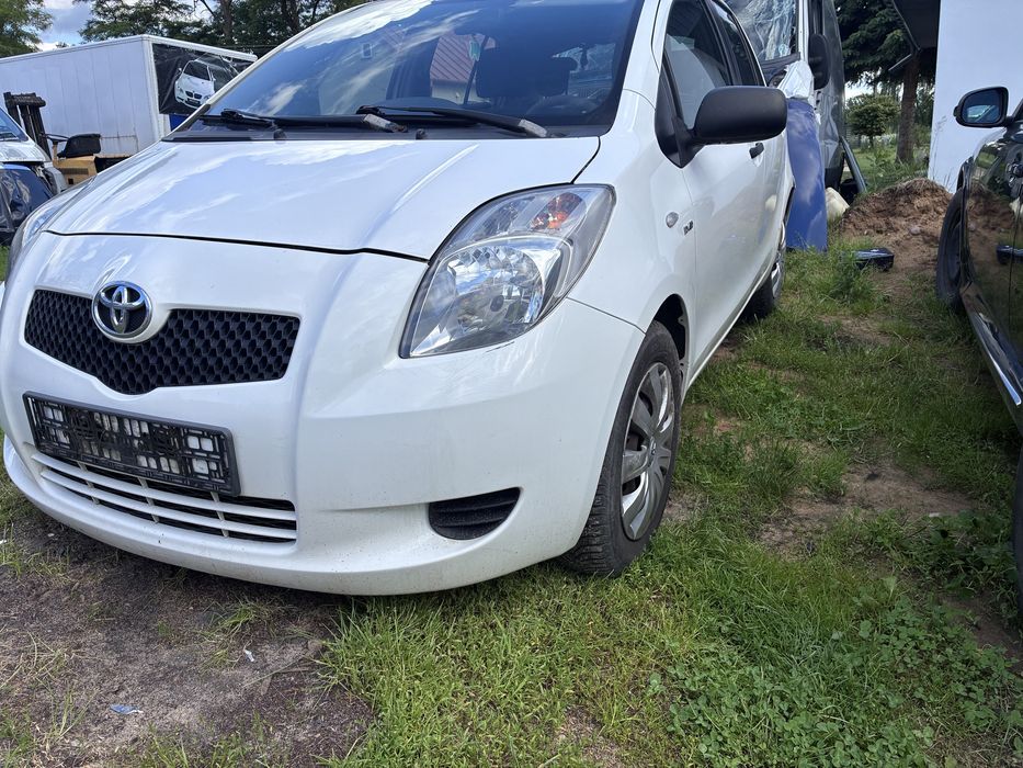 Totota Yaris II 1.4 d4d przod komplet maska zderzak lampy 068/08r