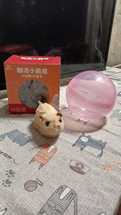 Іграшка хом'як в кульці для котів