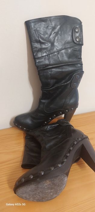 Vendo n.35 quase  novas