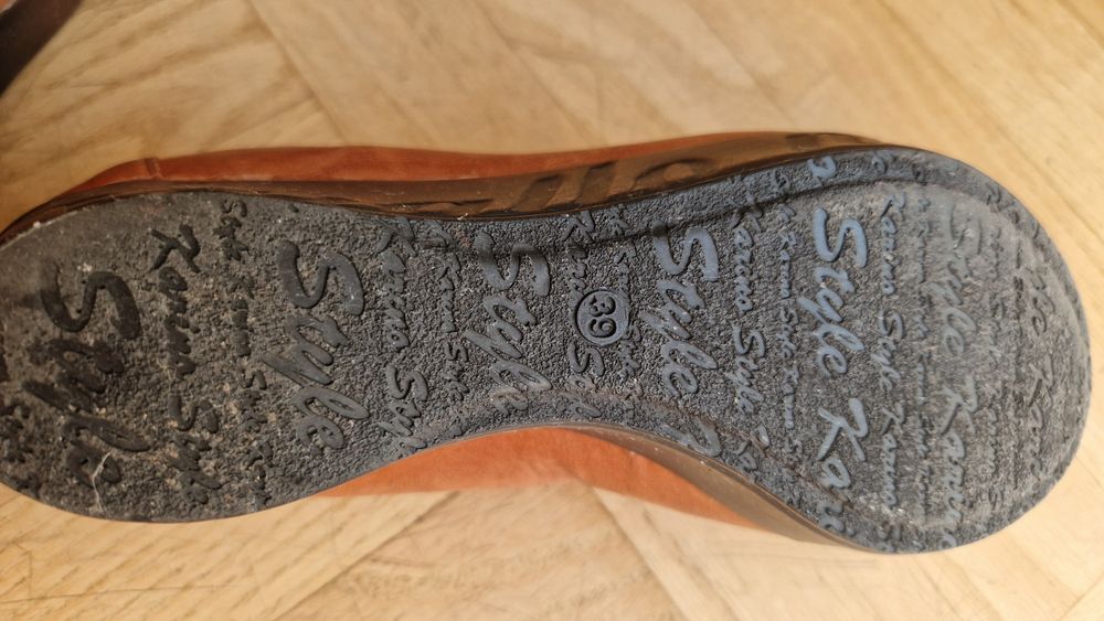 Karino buty czółenka na koturnie skóra naturalna