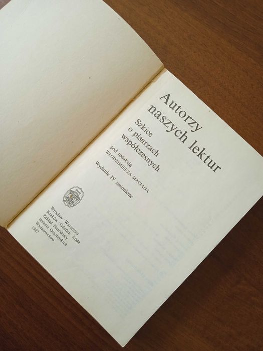 Autorzy naszych lektur. Szkice o pisarzach współczesnych, W. Maciąg