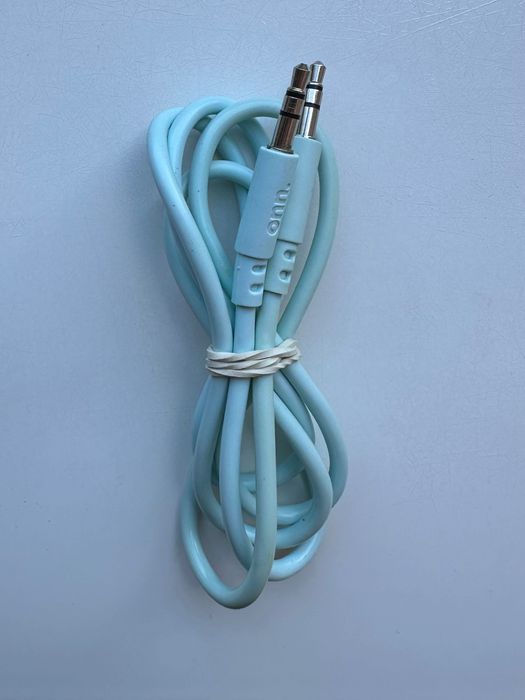 Аудио кабель aux Onn. mini-Jack 3.5 мм на mini-Jack 3,5 мм длина 1 м