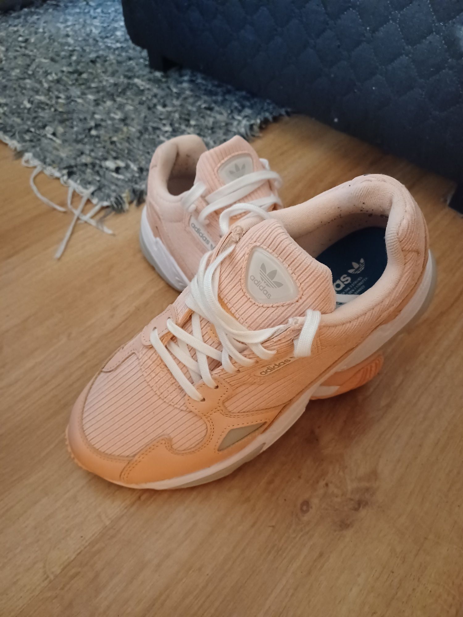 Adidas falcon rosa 2025