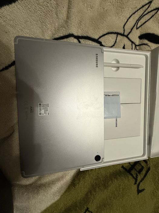 Продам /обмен  Планшет Samsung Galaxy Tab S9 FE 5G 6/128Gb Silver
