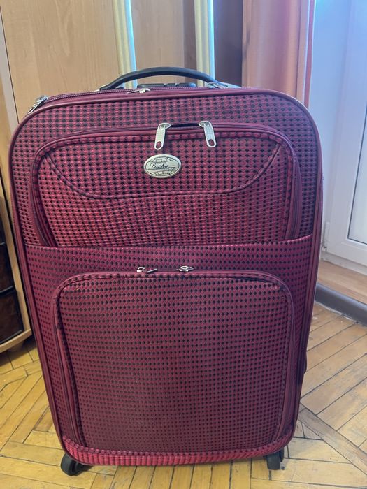 Велика валіза в гарному стані