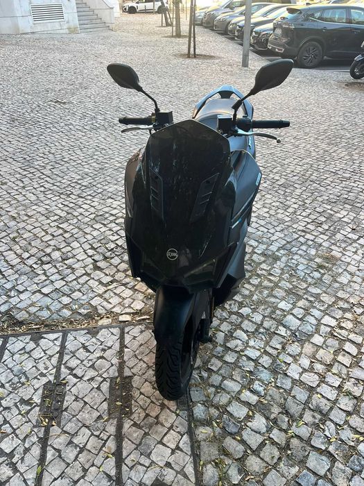 Mota Sym 2023 Pneus Michelin condição 7/10