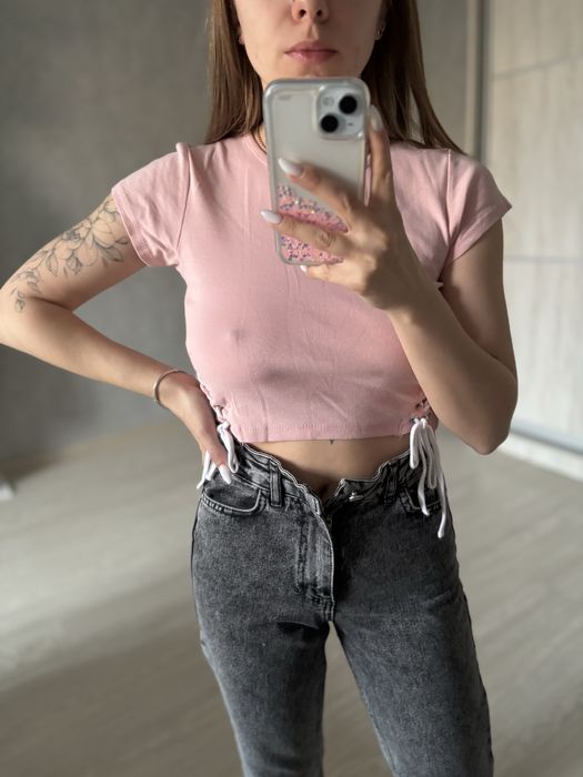 Рожева футболка з шнурівками