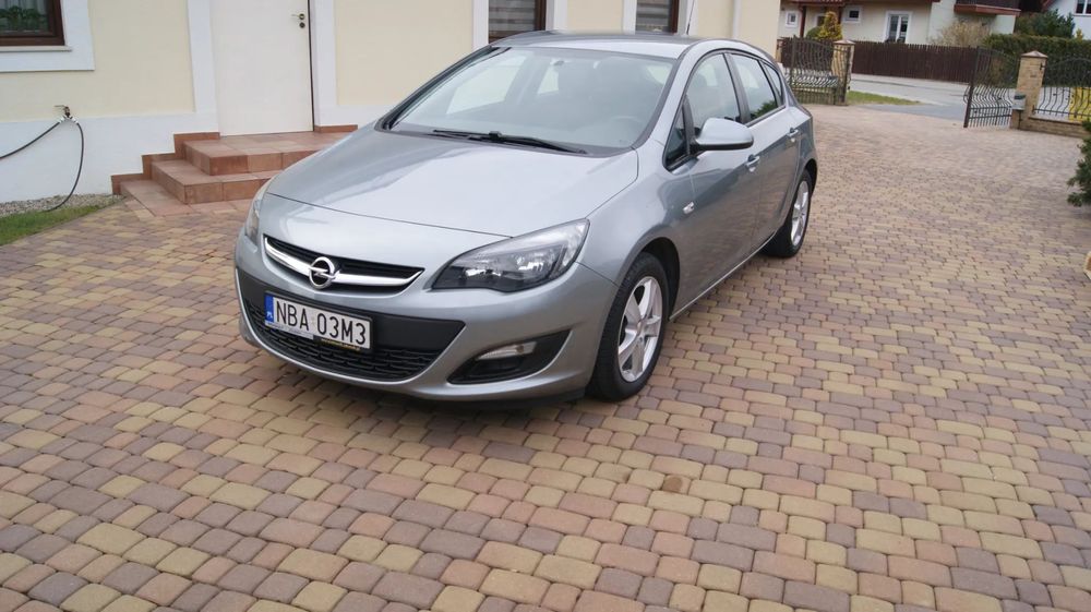 Opel Astra Sprzedam bardzo zadbaną Astrę.