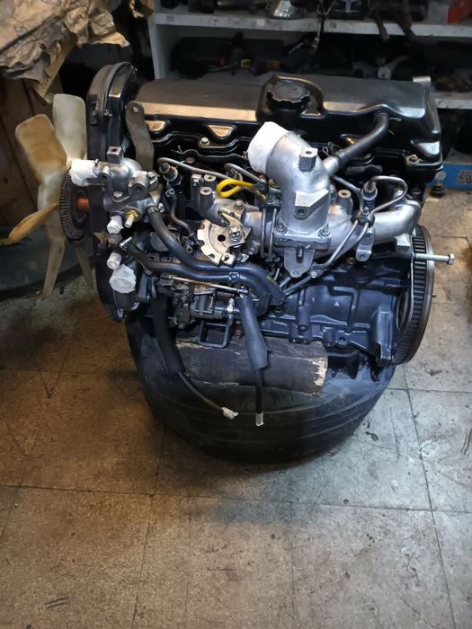 Vende-se motorcompleto para, Toyota 2L, 2.4, serve para Hiace, Hilux , Dina 150  e Toyota Land -Cruizer