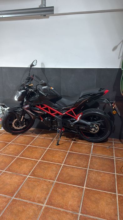 Benelli BN 125 com 590km!