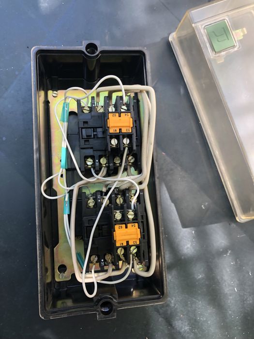 Пускатель магнитный реверс. ПМЛ-2611 0,2Б кат 220в ток рабочий до 25а ...