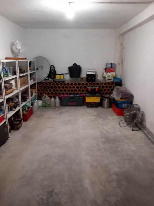 Vende-se Garagem