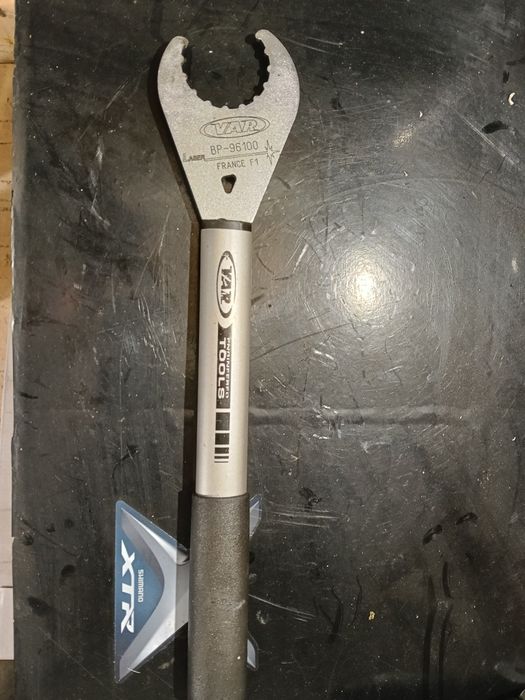 Chave para rolamentos de pedaleira.