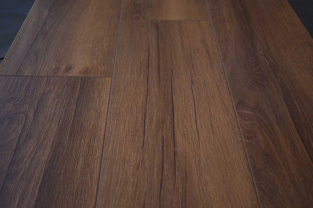 Дешевий ламинат в асортименті