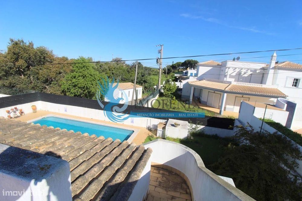 Moradia T2 Térrea com Projeto de Ampliação, Piscina e Excelente Locali