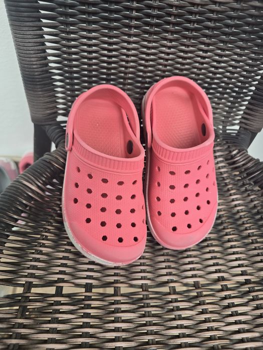 Klapki, crocs, letnie basenowe 28