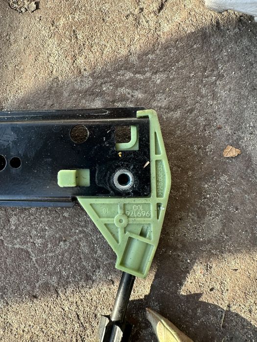 Скопідіймач стеклоподъемник audi q7 правий задний пасажирский