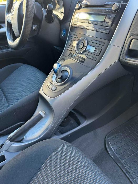 Оренда Тоета  Аурис - гібрид