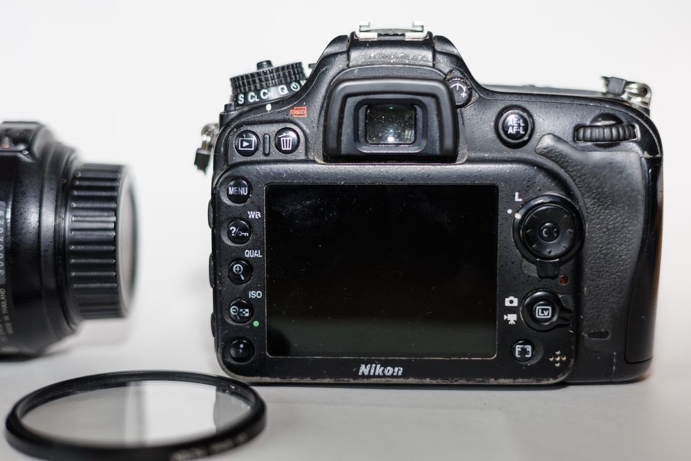 Продам Nikon d7100 с двумя обективами