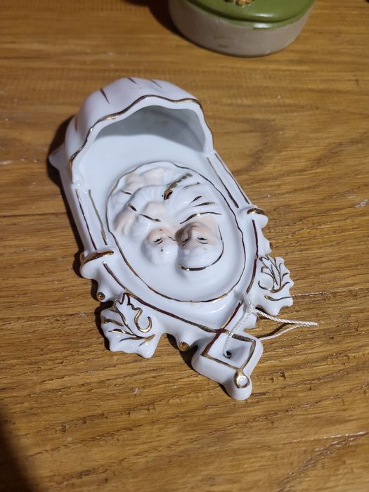 Porcelanowa kropielnica Maryja Matka Boża z dzieciątkiem Jezus