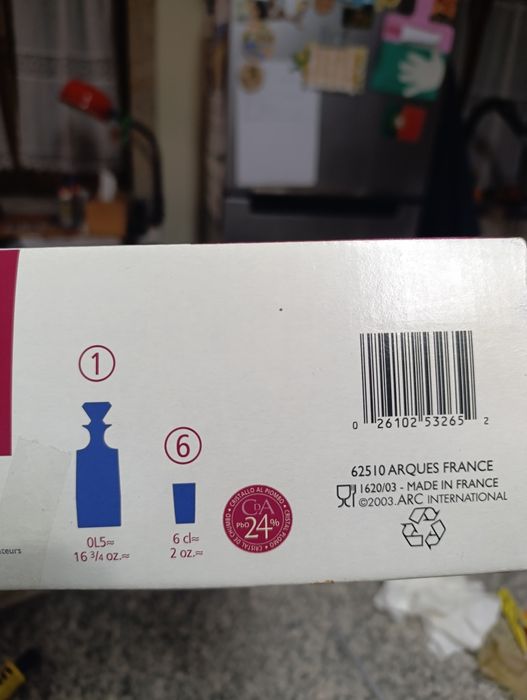 Decantador e copos de cristal