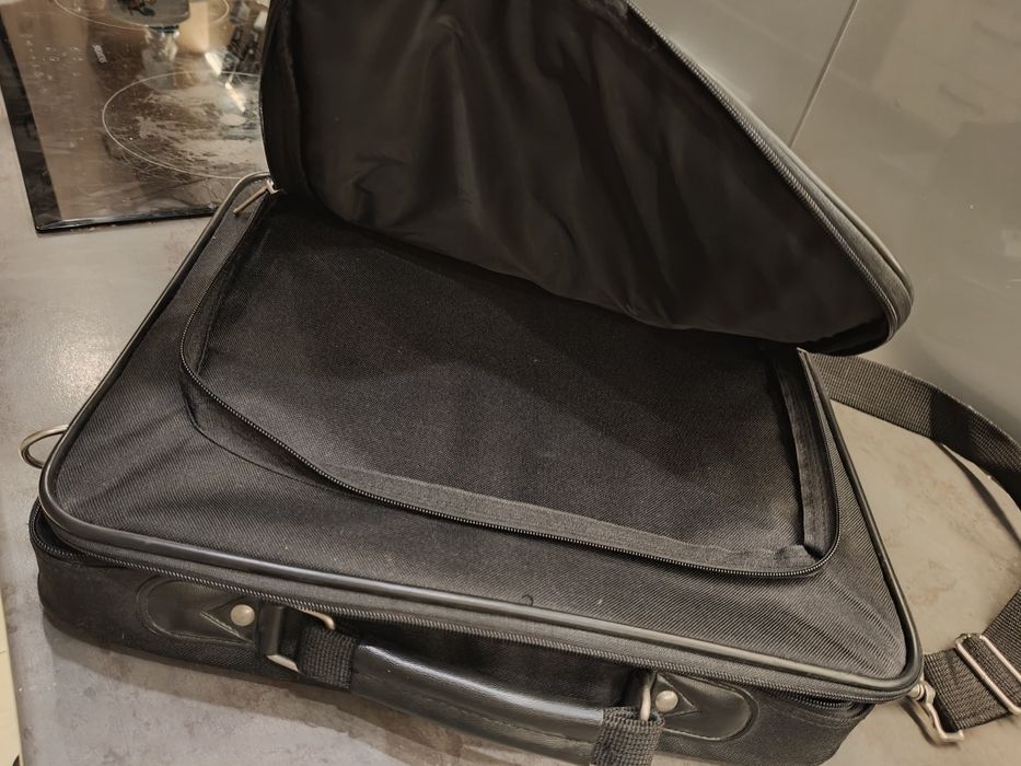 Torba na laptopa i dokumenty