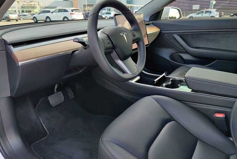 Tesla Model 3  2020