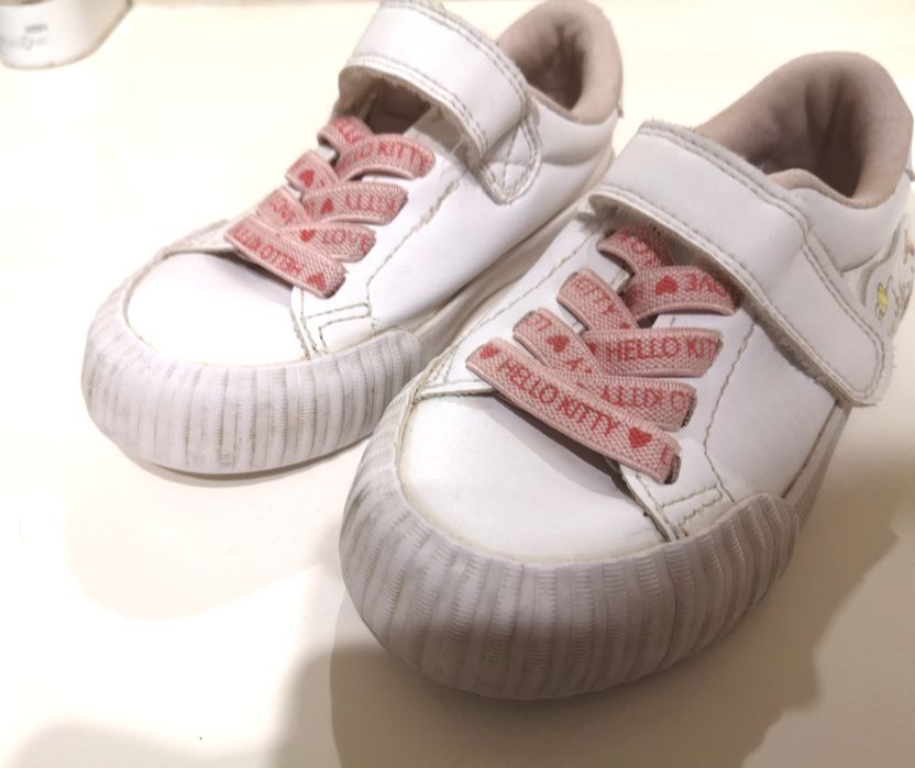 Miękkie adidasy Hallo Kitty. Rozmiar 24