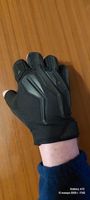 Продам перчатки байкерские чёрного цвета из натуральной кожи.