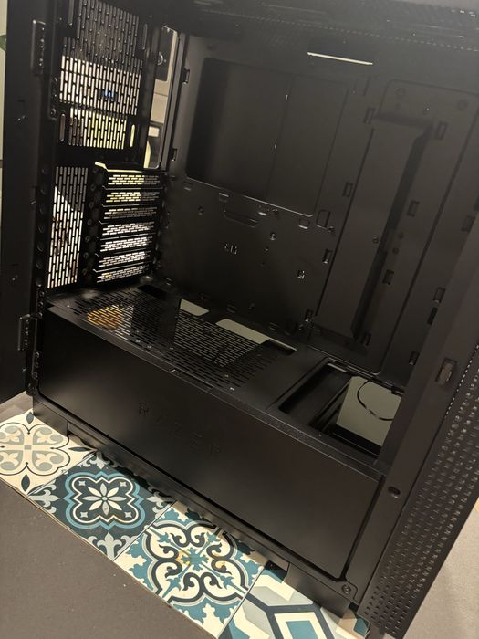 Caixa Razer Tomahank ATX