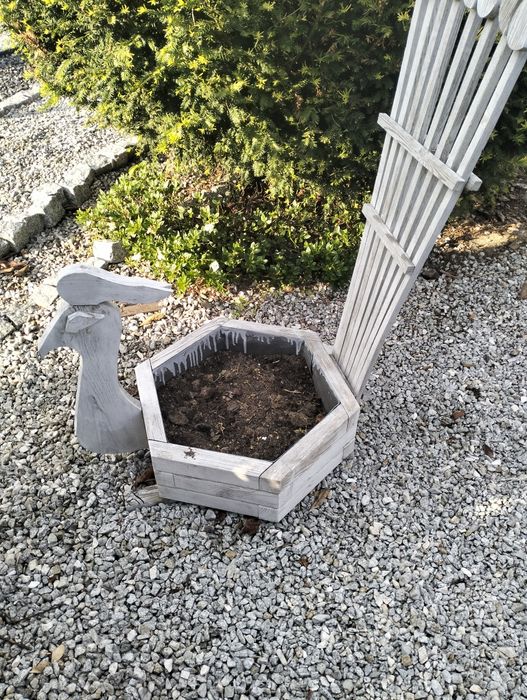 Ozdoba do ogrodu drewniany kwietnik