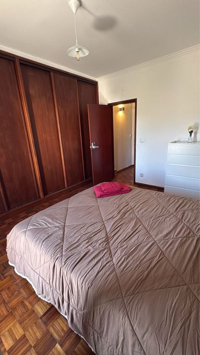 Quartos  Casal ou Solteiro (sem filho) para alugar em Amora