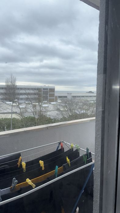 Quarto compartilhado c/ divisoria e porta 320€  Paços D’ Arcos