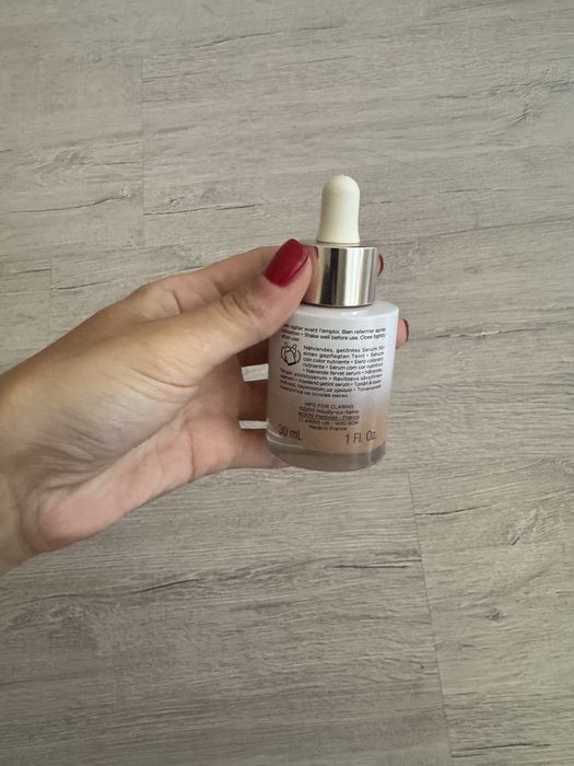 Clarins Tinted Oleo-Serum, тогальга основа для обличчя об'ємом 30 мл.