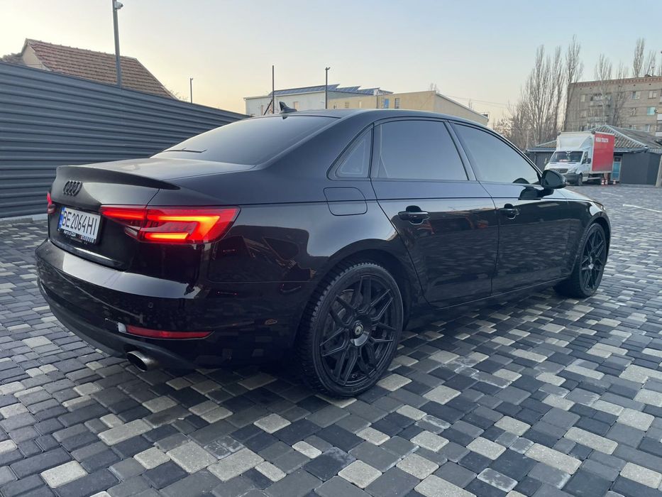 Продам Audi A4 B9 quattro повний привід 2016 рік 2.0 бензин