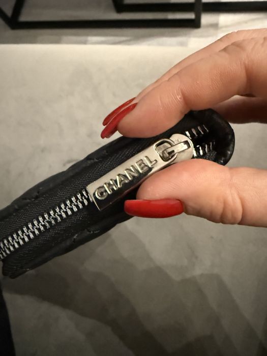 Czarny portfel chanel