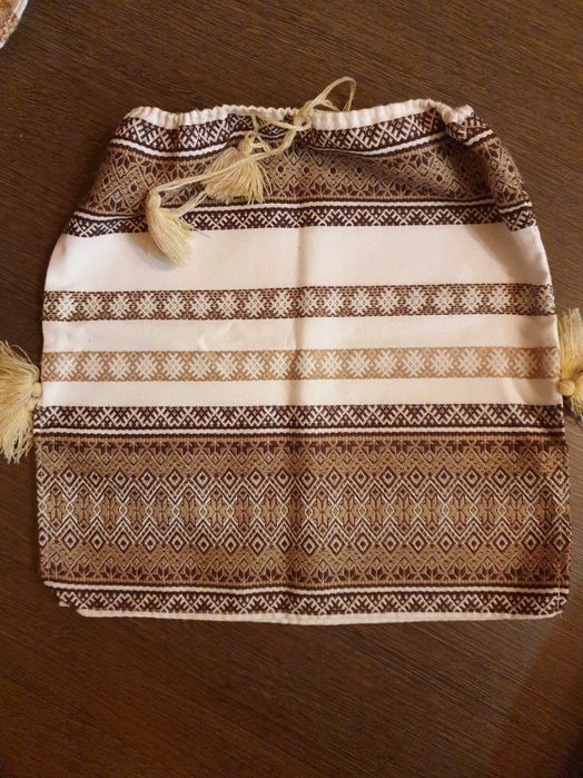 Вишиванка 250грн дівчинці 2-3р, 4-6 р, 7-8р. Костюм вишитий 350грн.