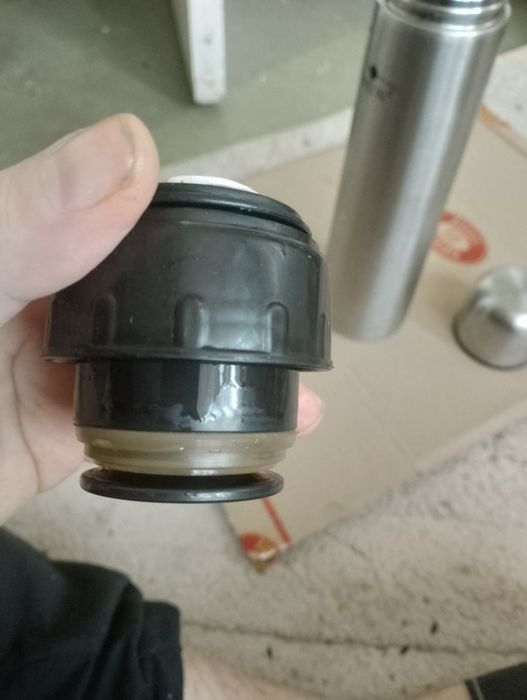 Продаю термос сенсон стан хороший все парацюе идеально