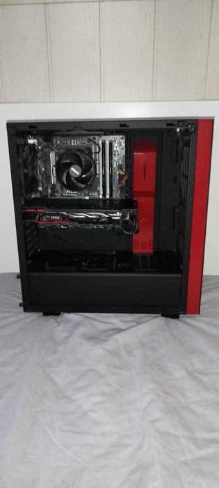 PC gaming usado, caixa preta e vermelha