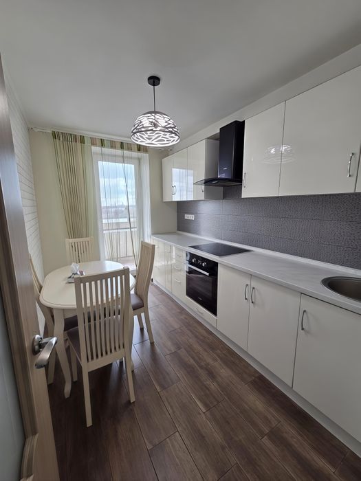 Продам 2 х комнатную квартиру с ремонтом , Авангард