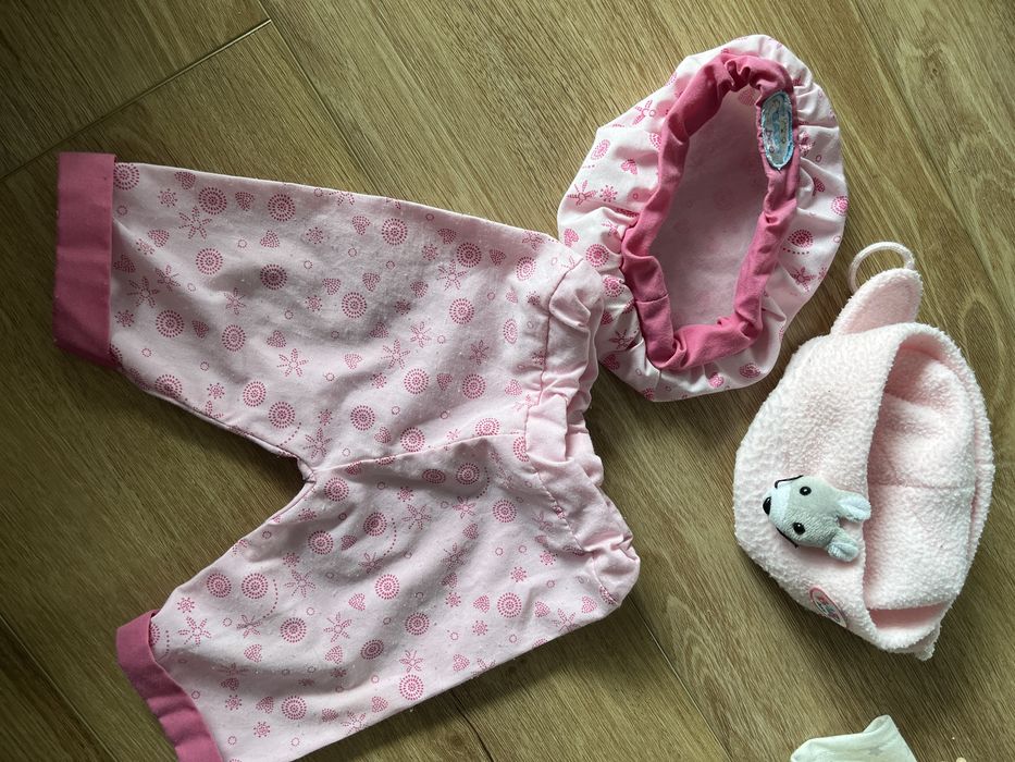 Zestaw ubranek dla lalek tj. Baby born
