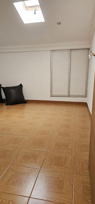 Aluga-se 1andar de moradia