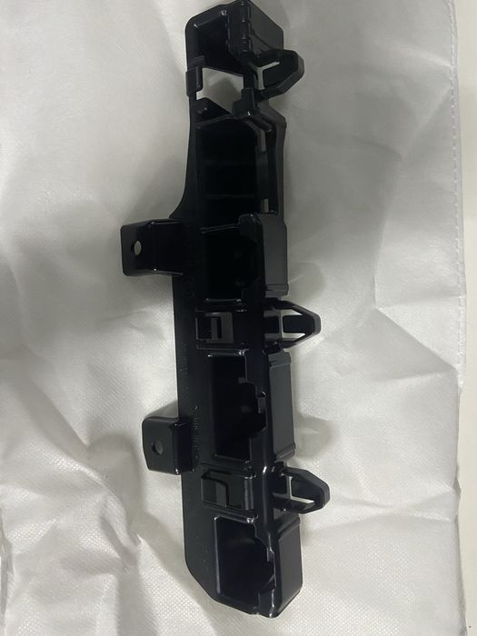 Кронштейн крило поріг bmw g70 г70