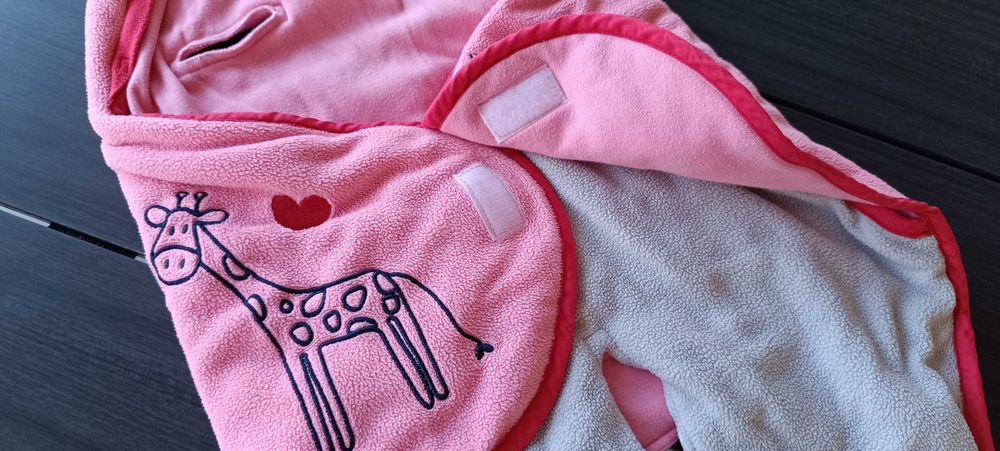 Otulacz do nosidełka do fotelika gondoli Lupilu zyrafa różowy poncho