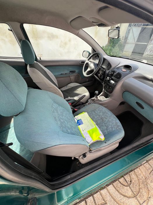Peugeot 206, ano 98. Gasolina
