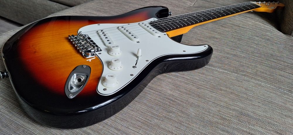 Tribute Starlight Deluxe SSS gitara elektryczna