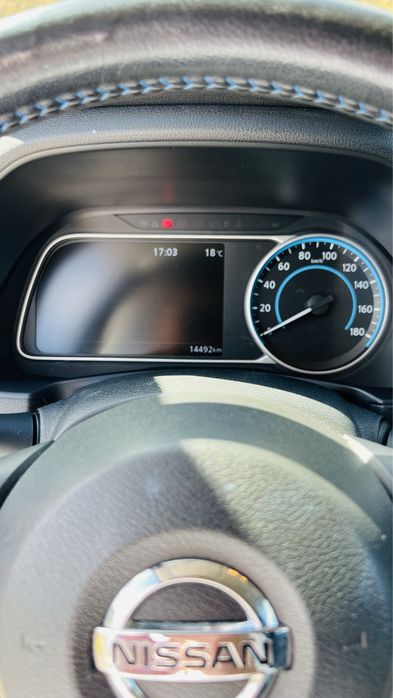Nissan leaf tekna pro pilot