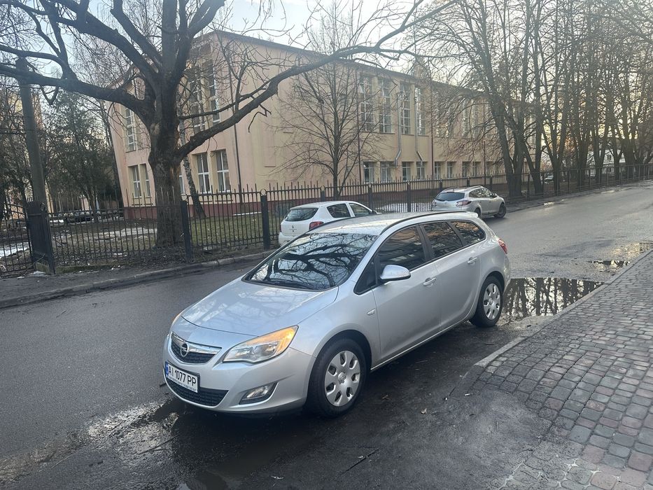 Продам Opel astra J  ціна -5250 торг