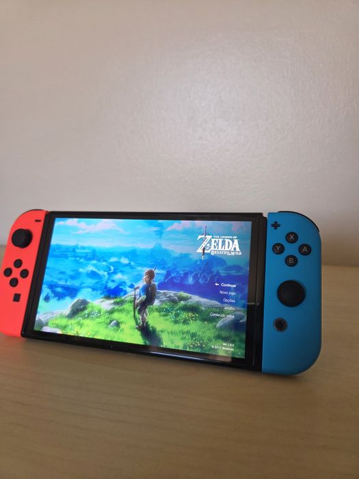 Nintendo Switch OLED + Jogo The Legend of Zelda Breath of the Wild